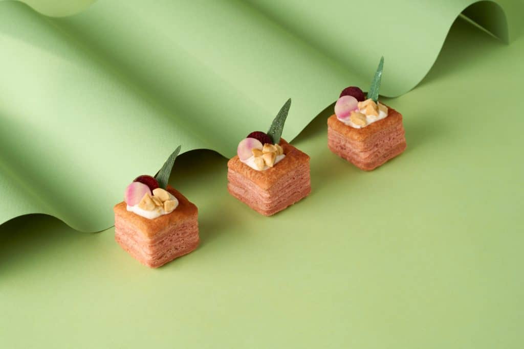 96 Puff Pastry Mini Square Beetroot & Pepper 3.2cm