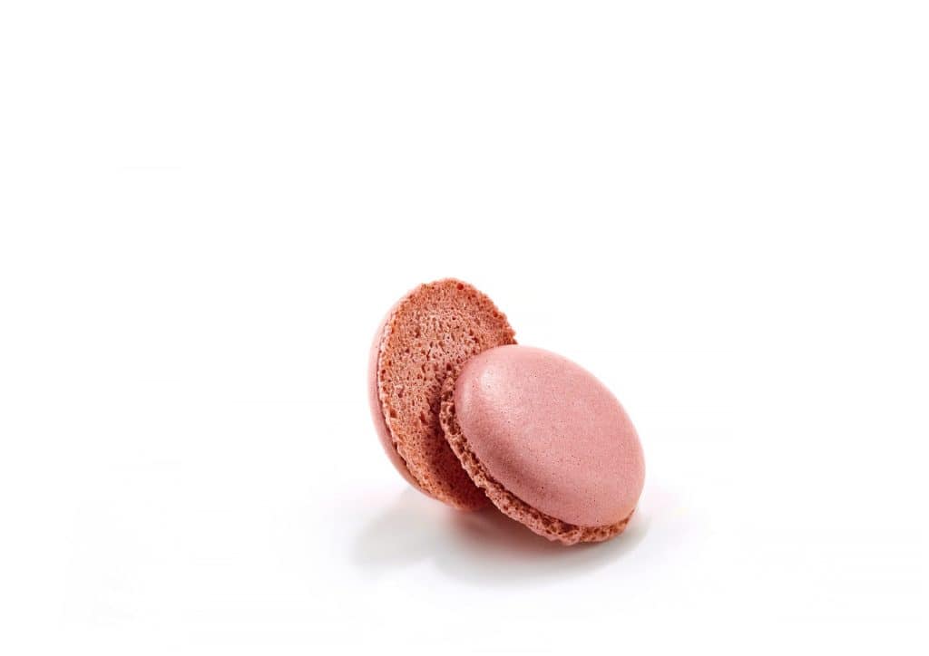 180 Macaron Shells Raspberry Frozen Ø3.5cm