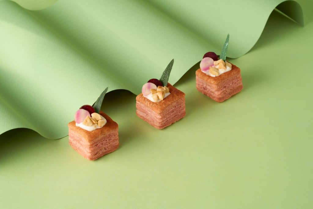 480 Puff Pastry Mini Square Beetroot &amp; Pepper 3.2cm