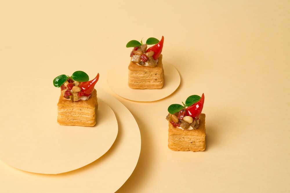 1.26" Mini square puff pastry patty shell - Tomato and herbs de provence