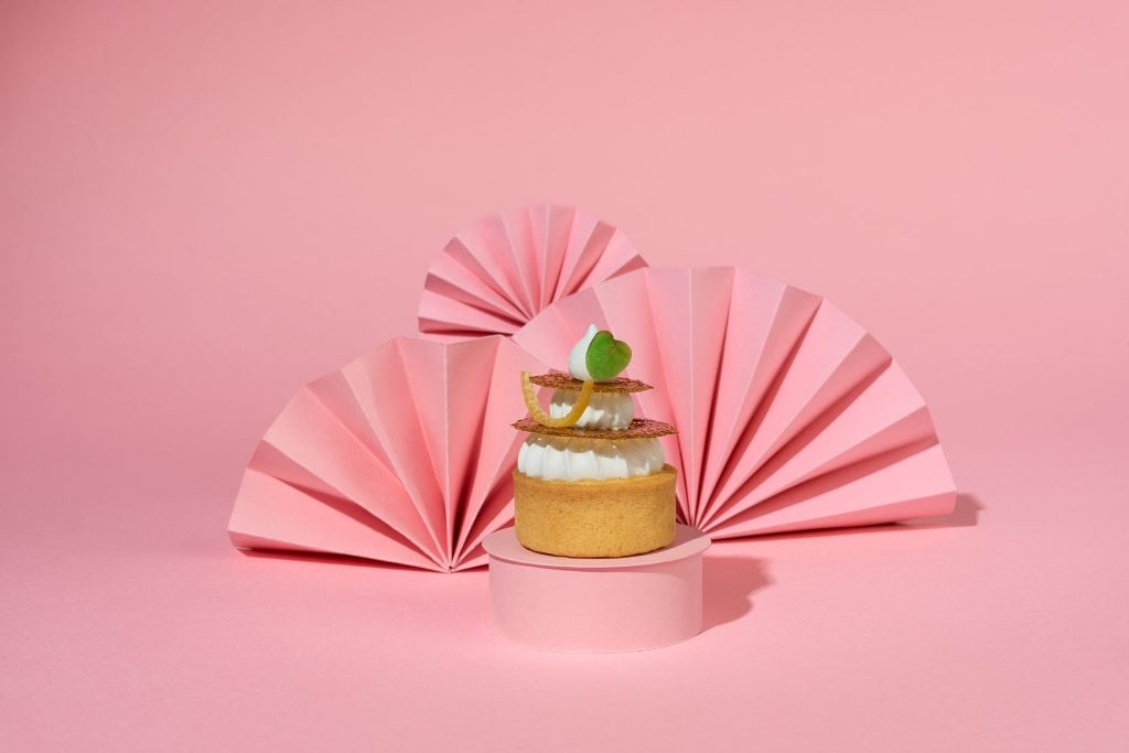 Mini Trendy Lemon With Caramelized Meringue And Citrus