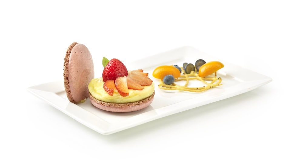 2.7″ Large macaron raspberry flavor